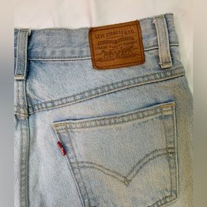 Levi's Mom Jeans - Premium Denim